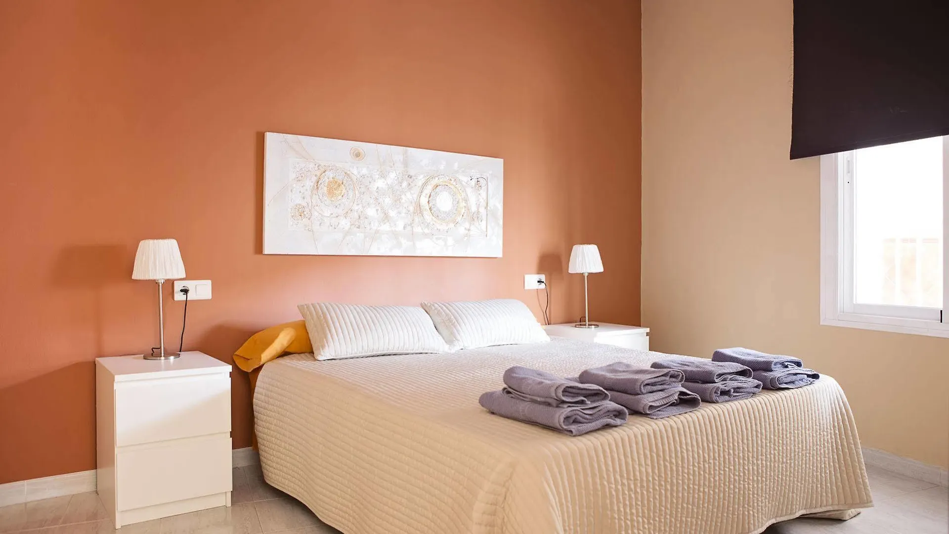 Suncity Plaza Apartamentos contacts